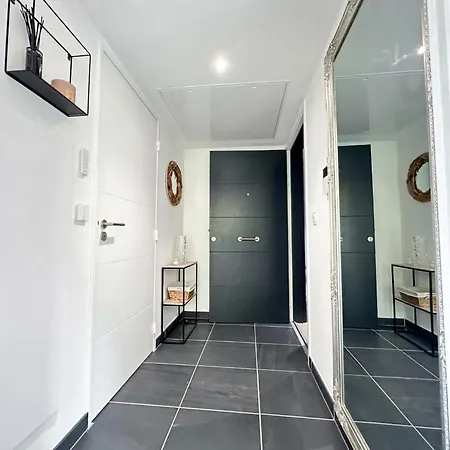 Krystal Garden, Bnbrickeys. Apartment *