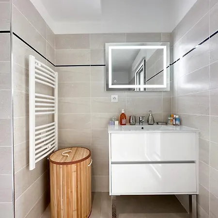 Krystal Garden, Bnbrickeys. Apartment Beausoleil